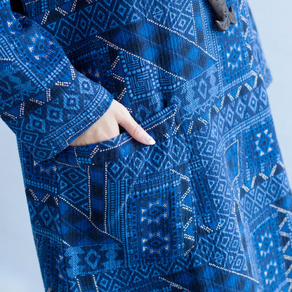 stylisches Baumwollkleid mit blauem Aufdruck, trendige Urlaubskleider in Übergröße, neues, weites Baumwollkleid mit langen Ärmeln und V-Ausschnitt