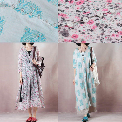 stilvolle blaue Print lange Leinenkleider Plus Size Kleidung V-Ausschnitt seitlich offen Reisekleid feines Halbarmkleid