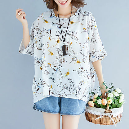 Sommer-T-Shirt aus weißer Seide mit Print in Übergröße mit Krawatte und kurzen Ärmeln