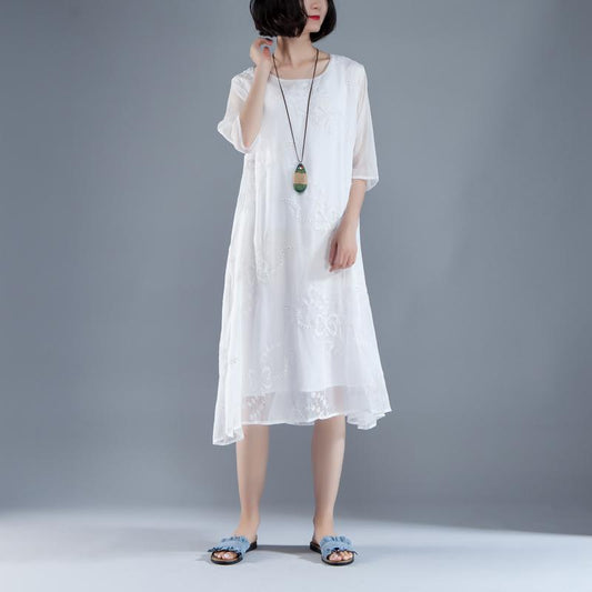 trendige Maxikleider im Bohème-Stil, Blumen-Sommer-Fake-Zweiteiler, Retro-weißes Kleid