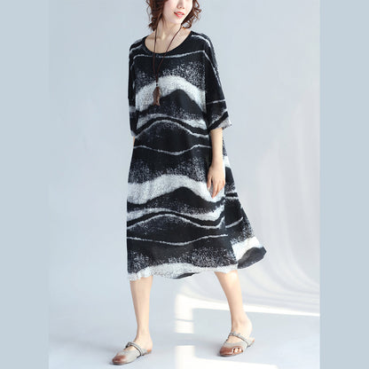 Vintage schwarzes Kleid aus reinem Leinen, Übergrößen, Urlaubskleider, feine O-Ausschnitt-Kleider aus asymmetrischem Leinen mit Streifen