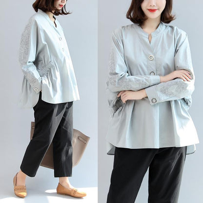 warme Herbstoutfits graue Baumwolloberteile mit Stickereien lockere Freizeithemden