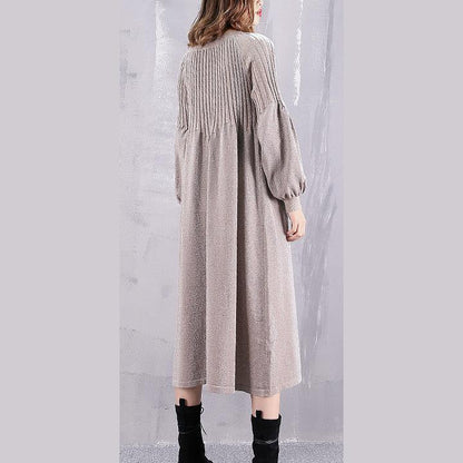 warmes khakifarbenes Pulloverkleid, übergroßes Winterkleid mit V-Ausschnitt, neue weite, taillierte Winterkleider